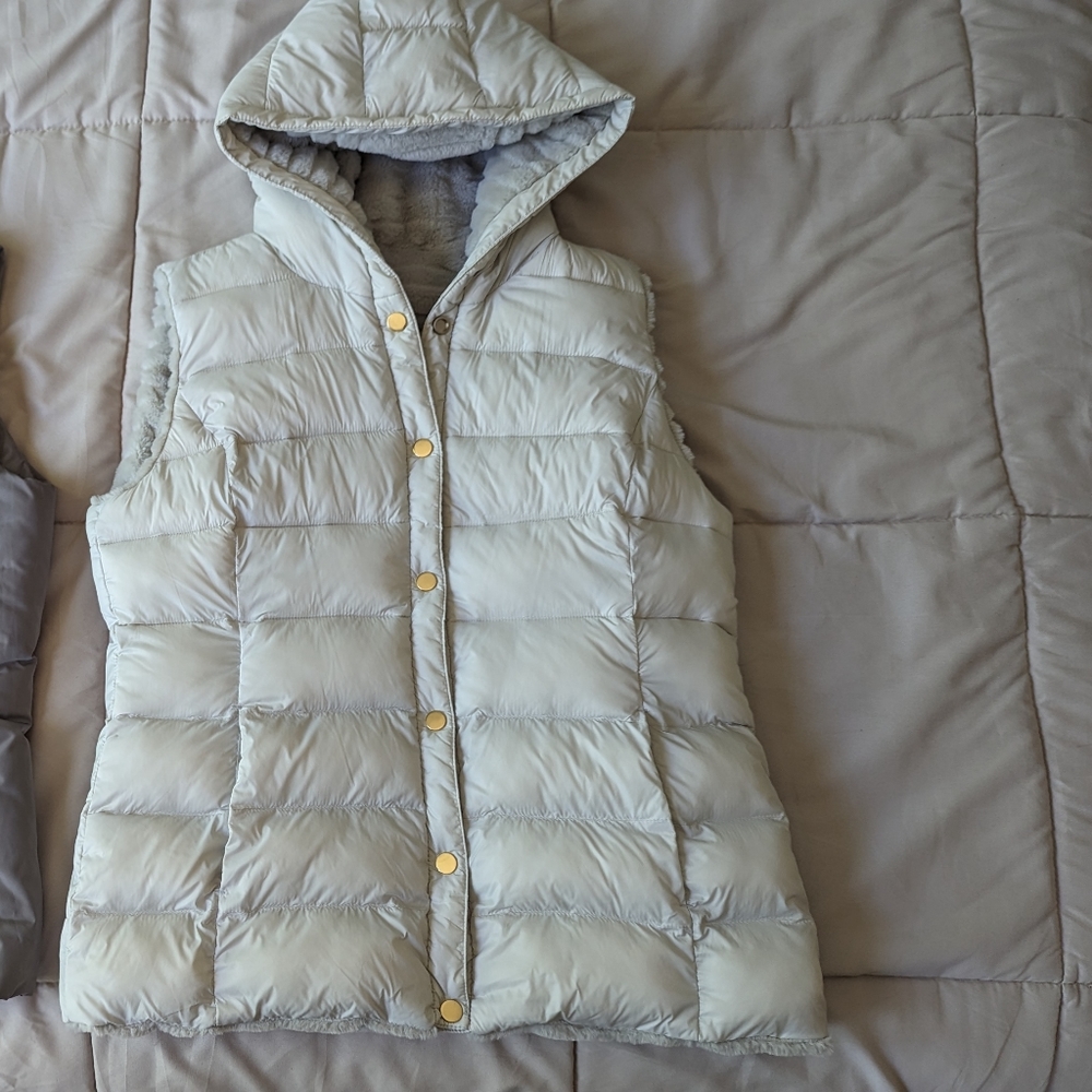 Charter Club Plush Reversible Hooded Vest, Medium, Dove Gray